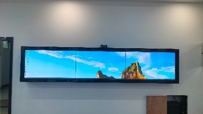 智慧校園再升級！中億?？萍紴槲錆h交通職業(yè)學(xué)院打造55寸3×3觸摸拼接屏展示墻