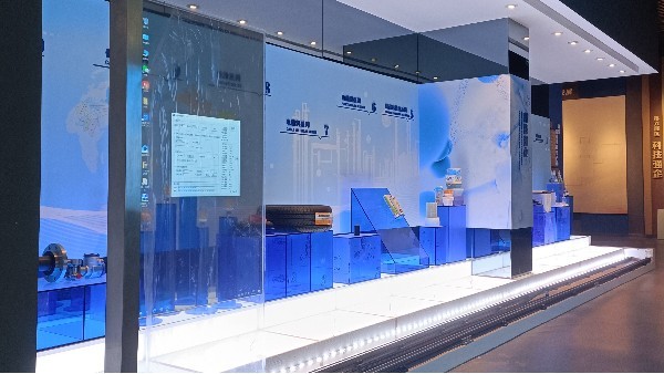 滑軌屏新科技，OLED透明滑軌產(chǎn)品