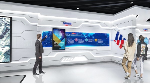 雙屏聯(lián)動(dòng)：揭秘展廳中的科技魔法！