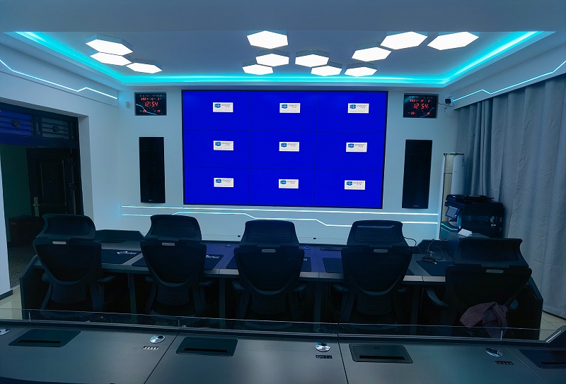 中億睿液晶拼接屏入駐新疆某戰(zhàn)隊數(shù)據(jù)中心打造數(shù)字化部隊項目安裝現(xiàn)場圖