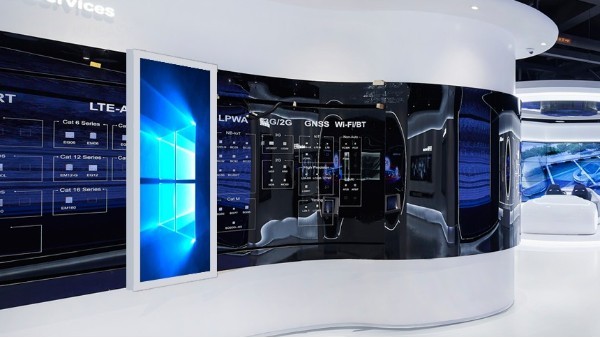 解析：滑軌屏在教育領(lǐng)域的實(shí)踐應(yīng)用與面臨的挑戰(zhàn)有哪些？